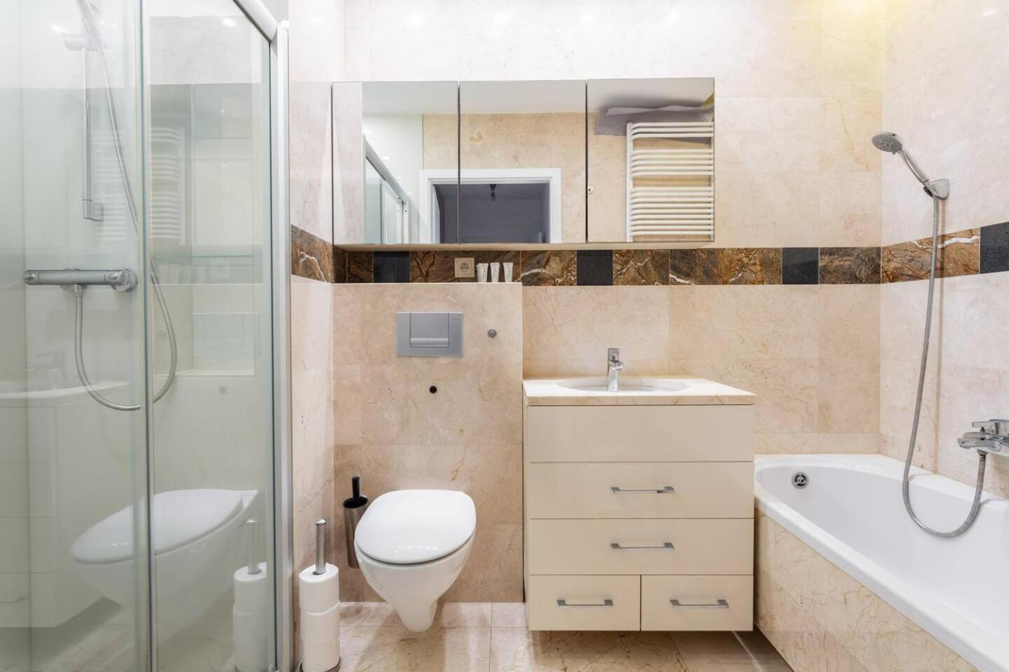 Superb Czerska Family Apartment Varşovia Exterior foto