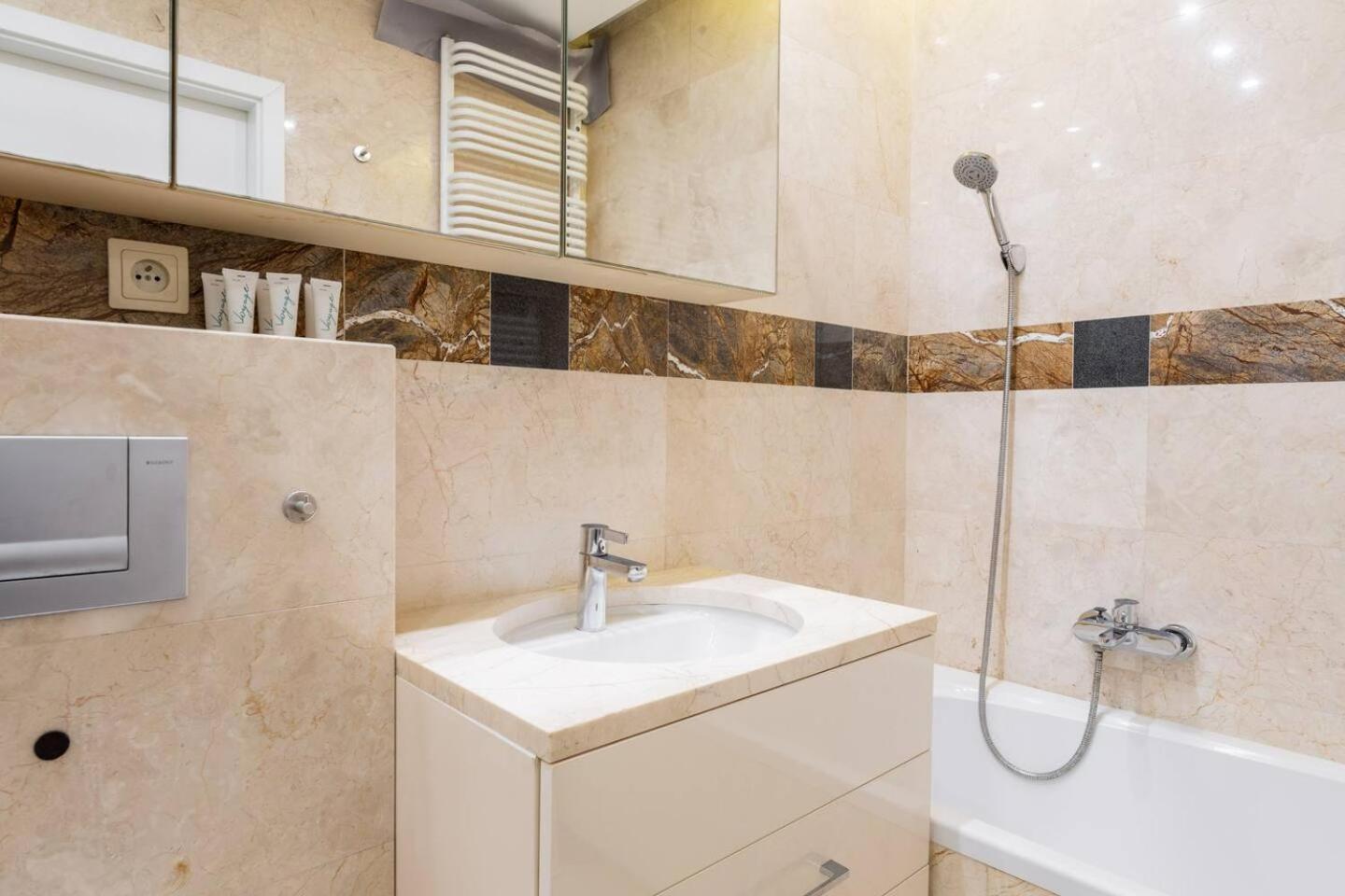 Superb Czerska Family Apartment Varşovia Exterior foto