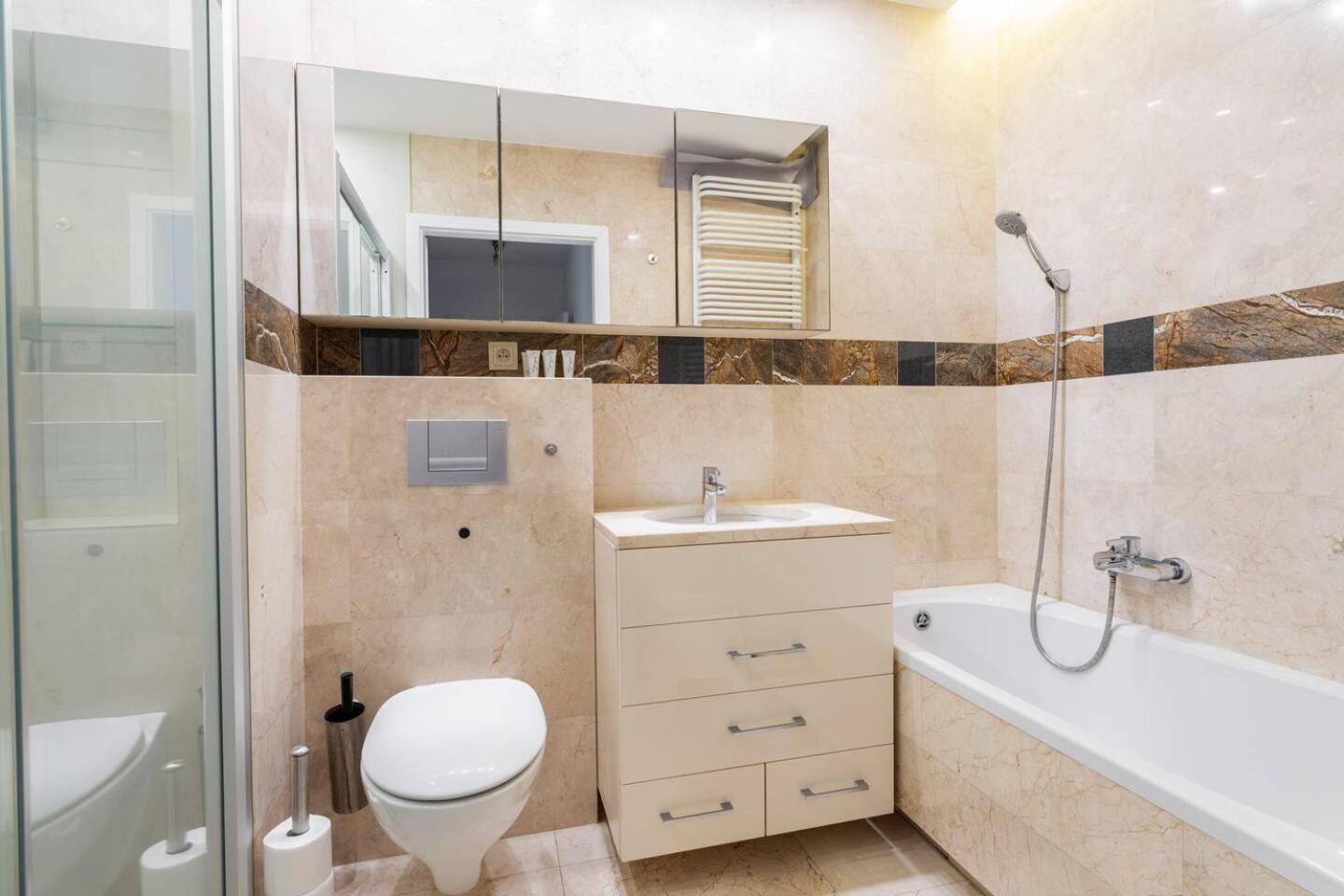 Superb Czerska Family Apartment Varşovia Exterior foto